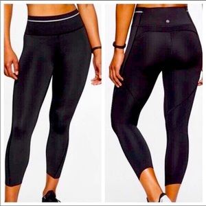 ‼️SOLD‼️ ATHLETA | sz L Women's Black Gym Lightweight Sonic Capri Leggings